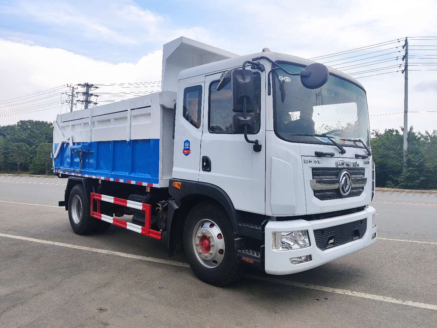 東風D9自卸式垃圾車