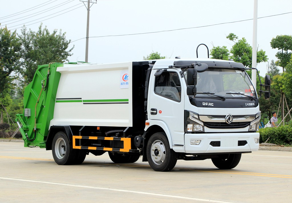 東風(fēng)多利卡壓縮式垃圾車