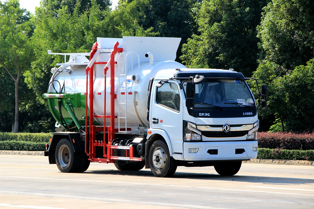 東風(fēng)D7餐廚垃圾車