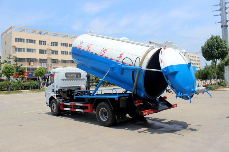 大多利卡吸污車