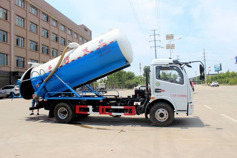 大多利卡吸污車