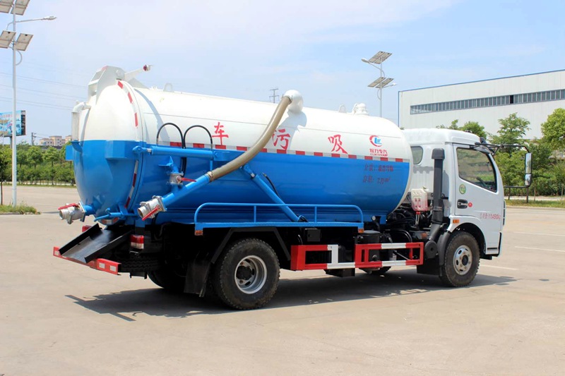 大多利卡吸污車