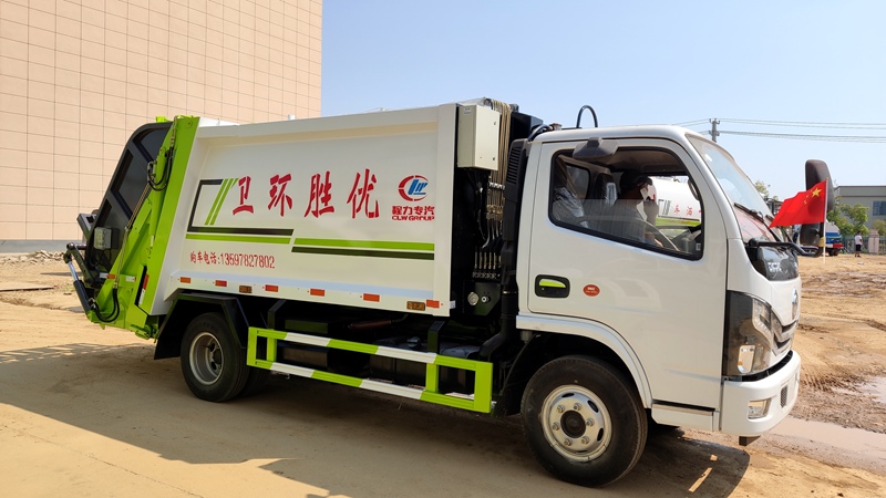 東風小多利卡壓縮式垃圾車
