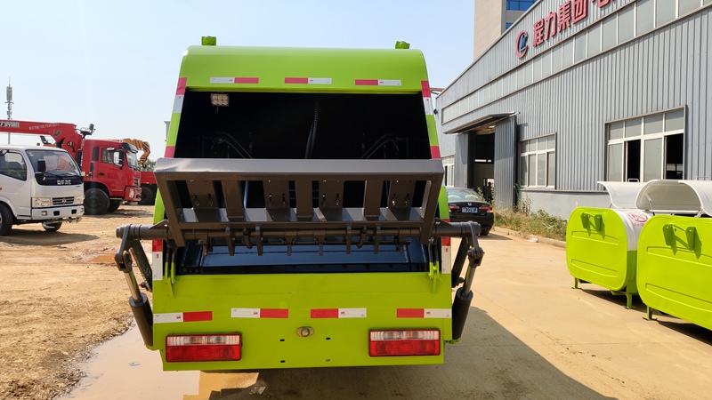 東風小多利卡壓縮式垃圾車