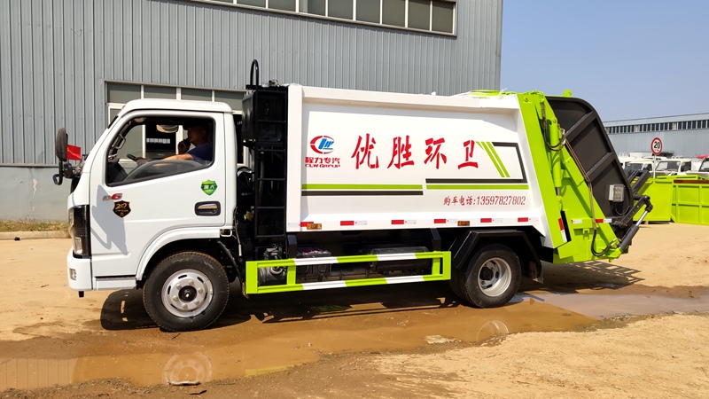 東風小多利卡壓縮式垃圾車