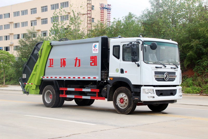 東風(fēng)D9壓縮垃圾車(chē)