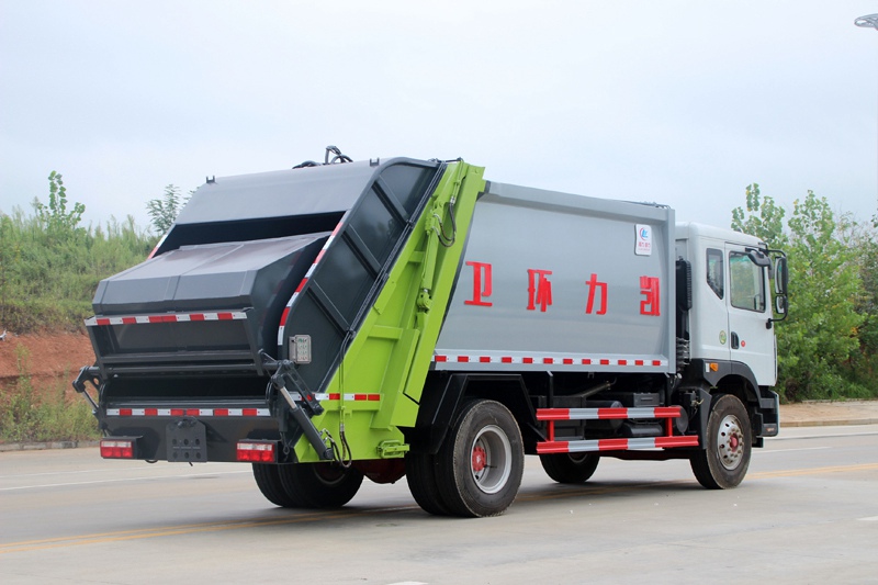 東風(fēng)D9壓縮垃圾車(chē)