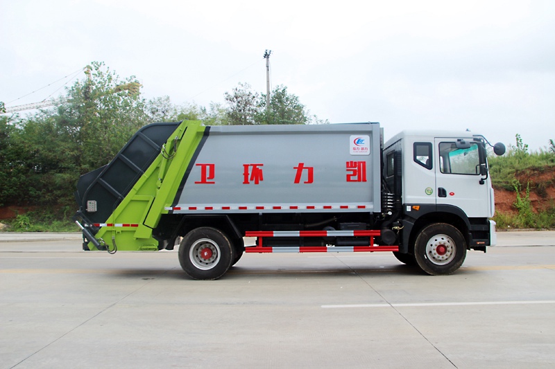 東風(fēng)D9壓縮垃圾車(chē)