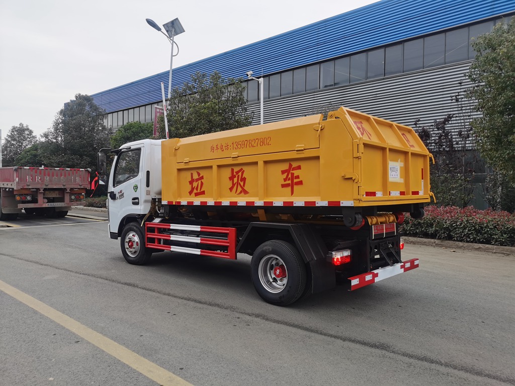 東風小多利卡鉤臂垃圾車