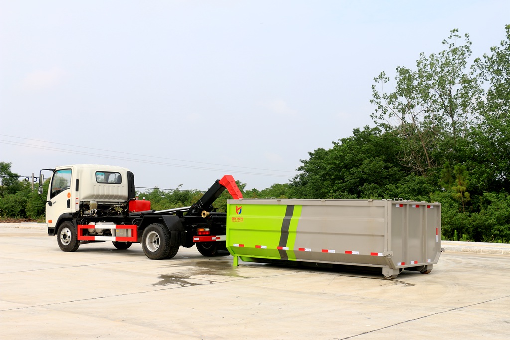 大運勾臂垃圾車